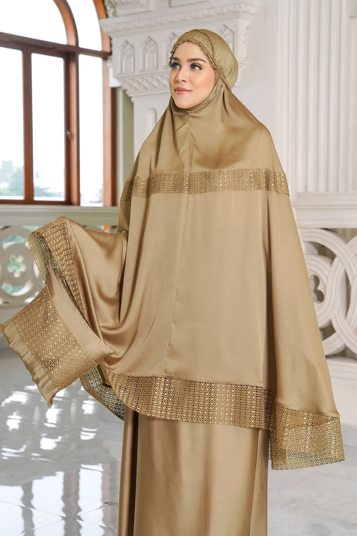 Lavish Prayer Robe - Gold