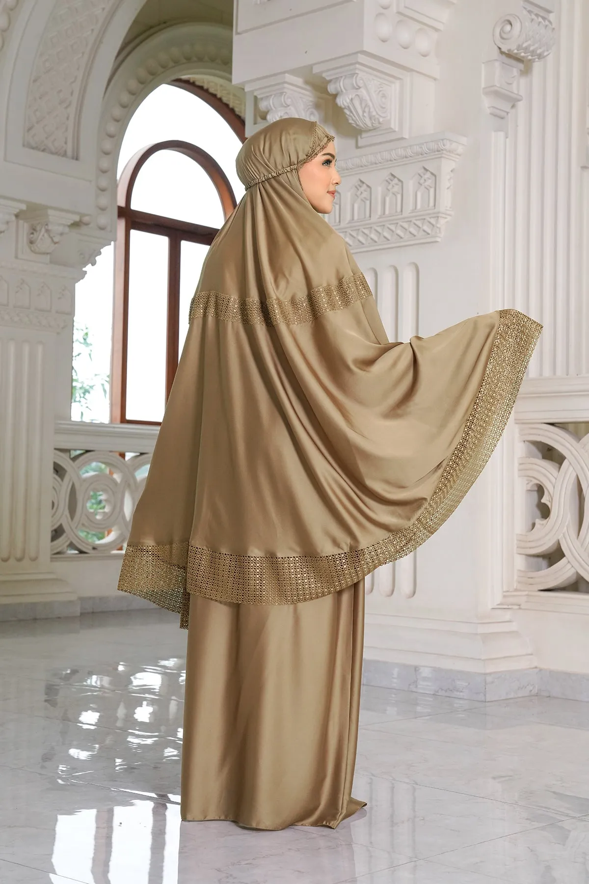 Lavish Prayer Robe - Gold