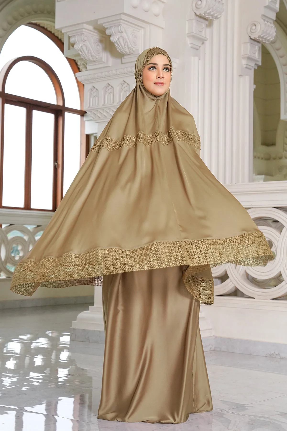 Lavish Prayer Robe - Gold